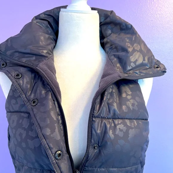 OLD NAVY PUFFY LEOPARD PRINT VEST - Picture 4 of 8